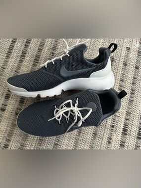 Nike Presto Fly gray and white shoes. Mens 9